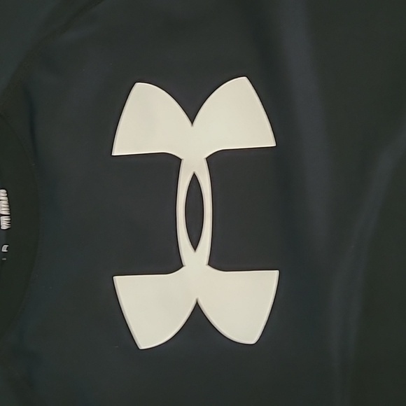 Under Armour boy's Black T-Shirt size XL - Picture 2 of 5